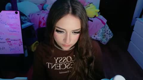 invisibledollx online show from July 13, 8:15 am