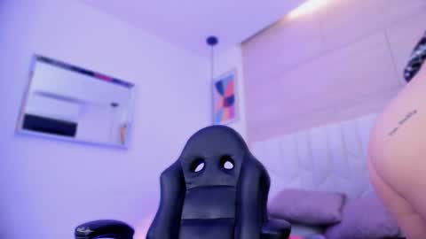 io_chie_ online show from November 13, 4:22 am