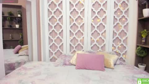 Iris Rosse online show from January 18, 8:40 pm