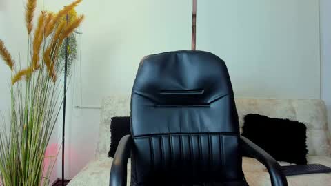    online show from April 29, 8:03 pm