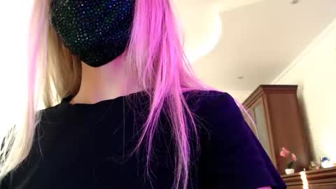 Lily online show from July 30, 4:30 pm
