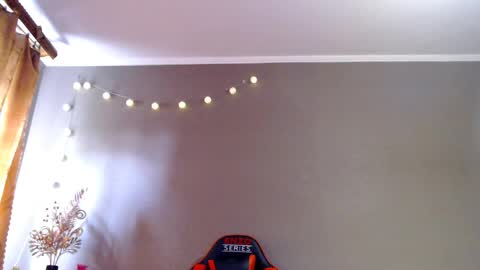 Lily online show from April 29, 2:53 pm