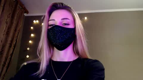 Lily online show from December 4, 8:31 pm