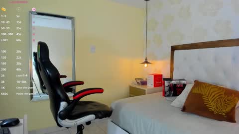 Iris  online show from November 25, 7:58 pm