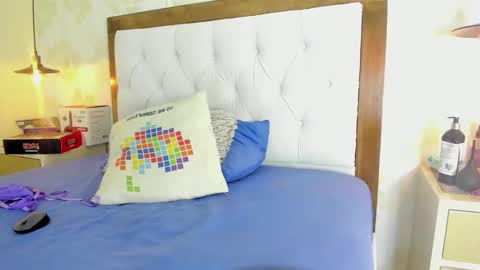 Iris  online show from January 6, 7:50 pm