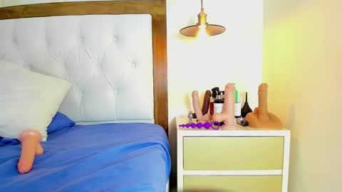 Iris  online show from November 13, 7:57 pm