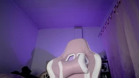 Isabella  online show from January 19, 10:00 am