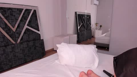 oIssaJonneso online show from January 15, 1:06 pm