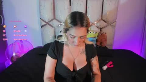 isa_klein online show from June 26, 6:58 am