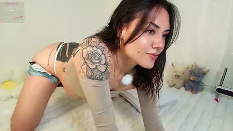 Isabella Laurentt  online show from July 31, 9:05 pm