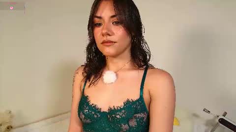 Isabella Laurentt  online show from June 19, 1:32 am