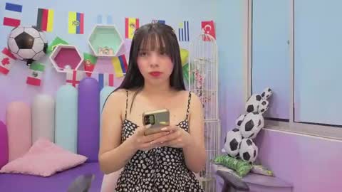Isaa Skinny  online show from July 5, 3:57 am