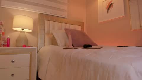 Hii I AM ISABELA   online show from February 25, 1:20 pm