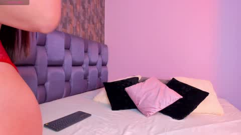 Isabela Angell  online show from December 4, 11:46 pm