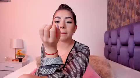 Isabela Angell  online show from February 20, 10:48 pm