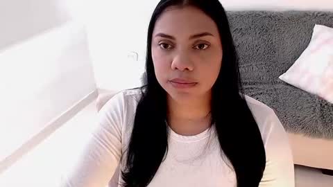 isabelateran online show from June 23, 7:01 pm