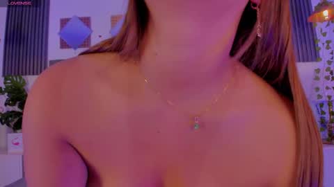 Snapshot of isabella026 chatting on September 22, 1:04 am isabella Fox online show from September 22, 1:04 am