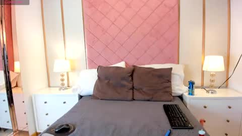 Isabella online show from May 1, 4:05 am