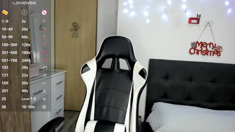 Snapshot of isabella_sea chatting on December 23, 1:40 am Isabella Sea online show from December 23, 1:40 am