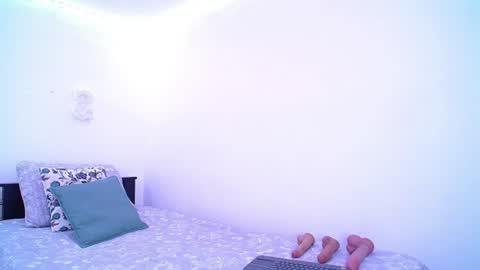 isabellaa_smith03 online show from August 6, 3:02 am