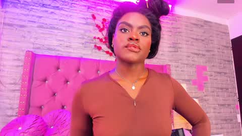 Snapshot of isabellabroms21 chatting on February 8, 7:38 pm v online show from February 8, 7:38 pm