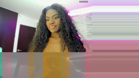 Snapshot of isabellabroms21 chatting on December 25, 3:49 pm v online show from December 25, 3:49 pm