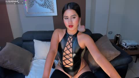 Isa Hill  online show from December 9, 8:23 pm