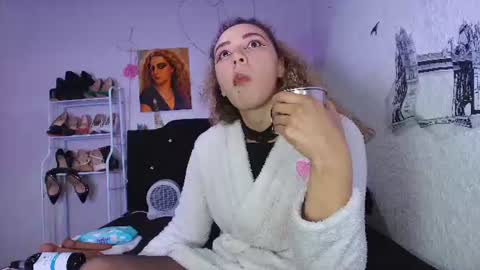 isabelle_sara online show from August 7, 11:23 pm