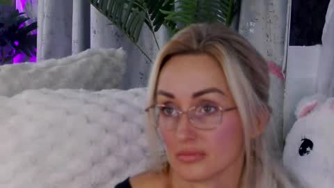 IsabelleEthan online show from July 10, 2:01 am