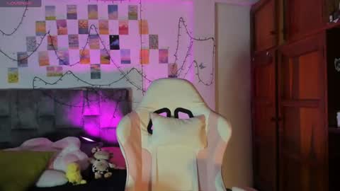 Isabela  online show from June 19, 3:22 am