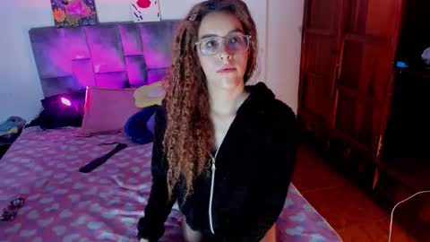 Isabela  online show from September 30, 5:24 am