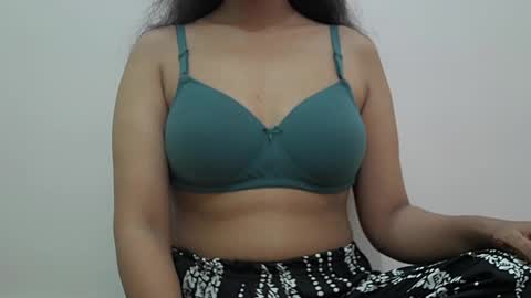 ishika_singh_ online show from August 5, 3:51 pm