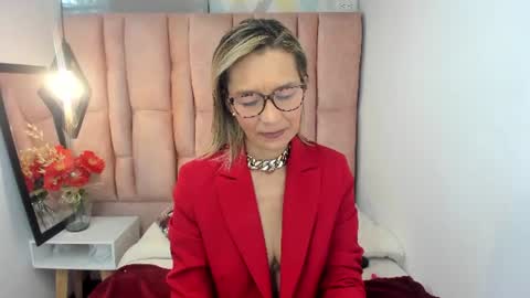 ISSA MILF online show from July 8, 1:35 pm