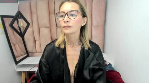 ISSA MILF online show from April 28, 1:26 pm