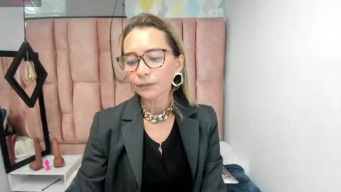 ISSA MILF online show from April 27, 4:48 pm