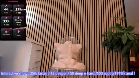 Issy online show from November 27, 6:27 am