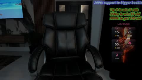 Issy online show from February 7, 8:10 pm