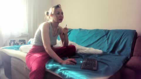 Snapshot of issabelle_69 chatting on February 17, 6:53 am Issabelle online show from February 17, 6:53 am
