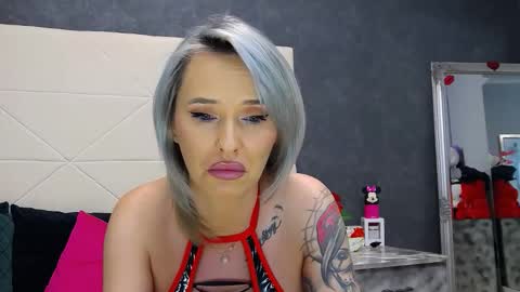 IssaSmyth online show from February 25, 7:23 pm