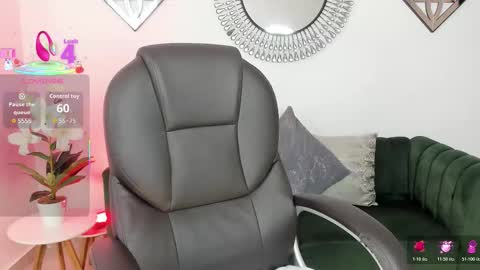 issi_loren online show from February 12, 7:59 pm