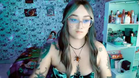 Yiz online show from November 25, 2:03 am