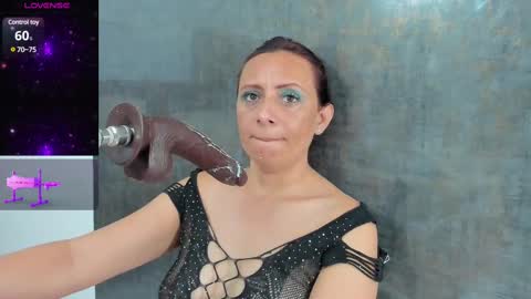 Snapshot of issys_milf chatting on March 2, 12:14 pm ISSYS online show from March 2, 12:14 pm