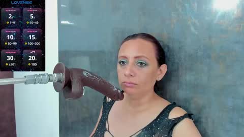 Snapshot of issys_milf chatting on March 6, 11:47 am ISSYS online show from March 6, 11:47 am