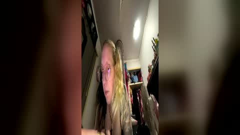 itsbabyxx online show from June 25, 12:51 pm