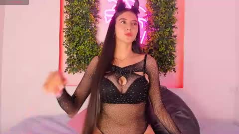 Itzel  online show from June 11, 2:58 pm
