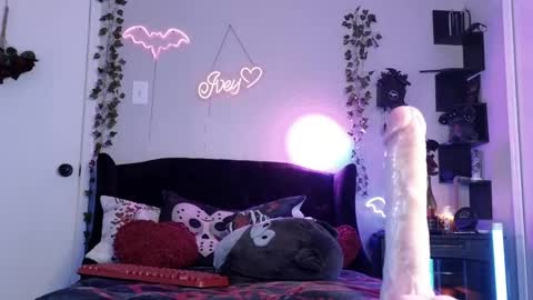 Ivey and James online show from June 6, 7:42 pm