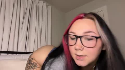Snapshot of iveyjade33 chatting on September 16, 6:32 am ivey jade online show from September 16, 6:32 am