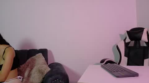 Ivy Heat online show from June 14, 2:35 am