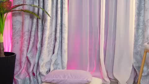 Ivy Myaa online show from June 26, 5:09 am