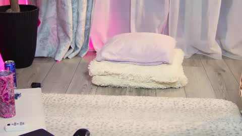 Ivy Myaa online show from July 17, 7:24 am